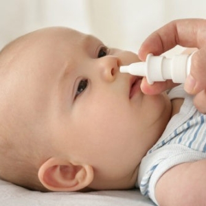 Lavaggi nasali al neonato: consigli utili